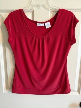 Worthington Red Scoop-Neck Short Sleeve Top